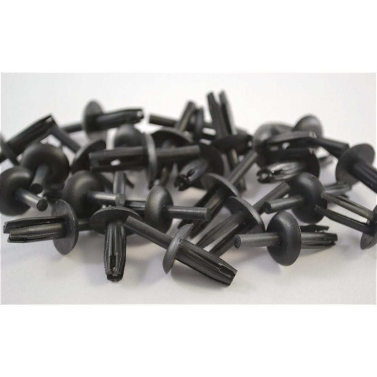 Black Nylon Fender Sheild Retainer (Bag of 100)