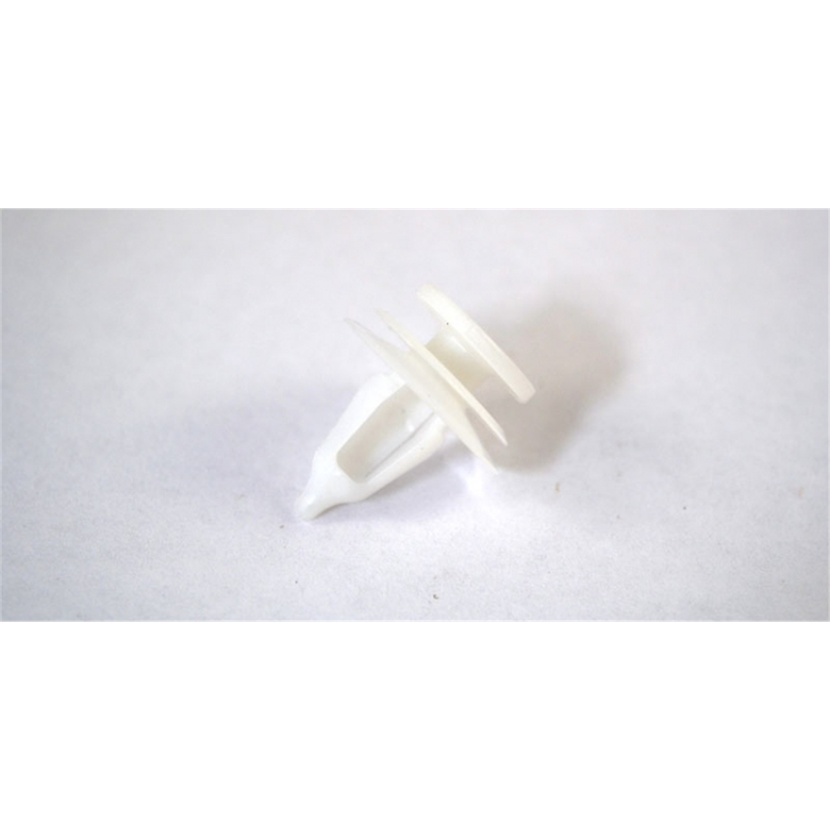 White Nylon Door Trim Panel Retainer (Bag 100)